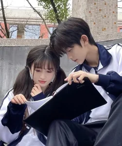 Bạn Cùng Bàn Lạnh Lùng Của Tôi