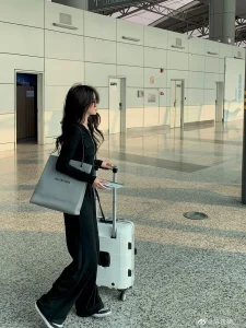 Anh Ấy Luôn Có Người Khác