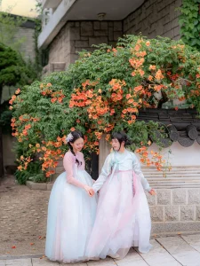 Chúng Ta Lớn Lên Như Cỏ Dại