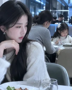 Anh Chọn Cô Ấy, Em Chọn Buông Tay