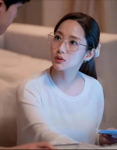 Tôi kéo chiếc vali theo mình